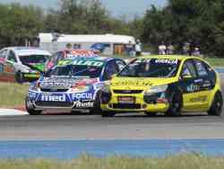 Emanuel Moriatis (27mo), a la par de Tito Bessone (16to)