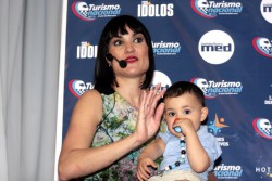 Irene Villa y su pequeo hijo Carlos