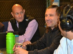 Gustavo Santibaez y Marcos di Palma en el programa Hola Pais, por AM 680