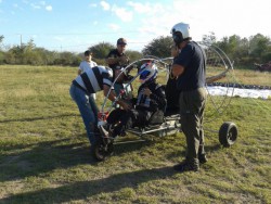 Preparando el vuelo en parapente