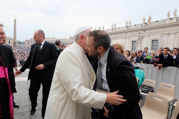 Abrazo Papal